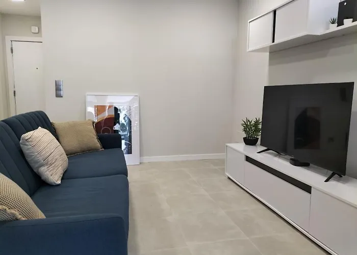 Amazing Tower 3 Castle Flat With Balcony 아파트 *