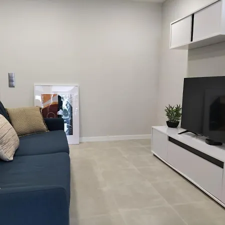 Amazing Tower 3 Castle Flat With Balcony Апартаменты *